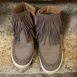 Grey fringe Mossimo sneaker/moccasins.